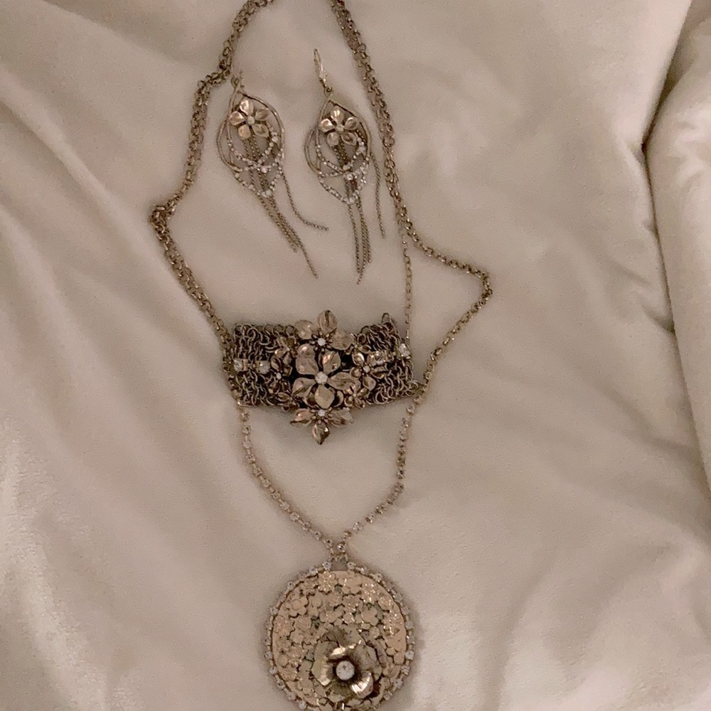 Women’s accessories